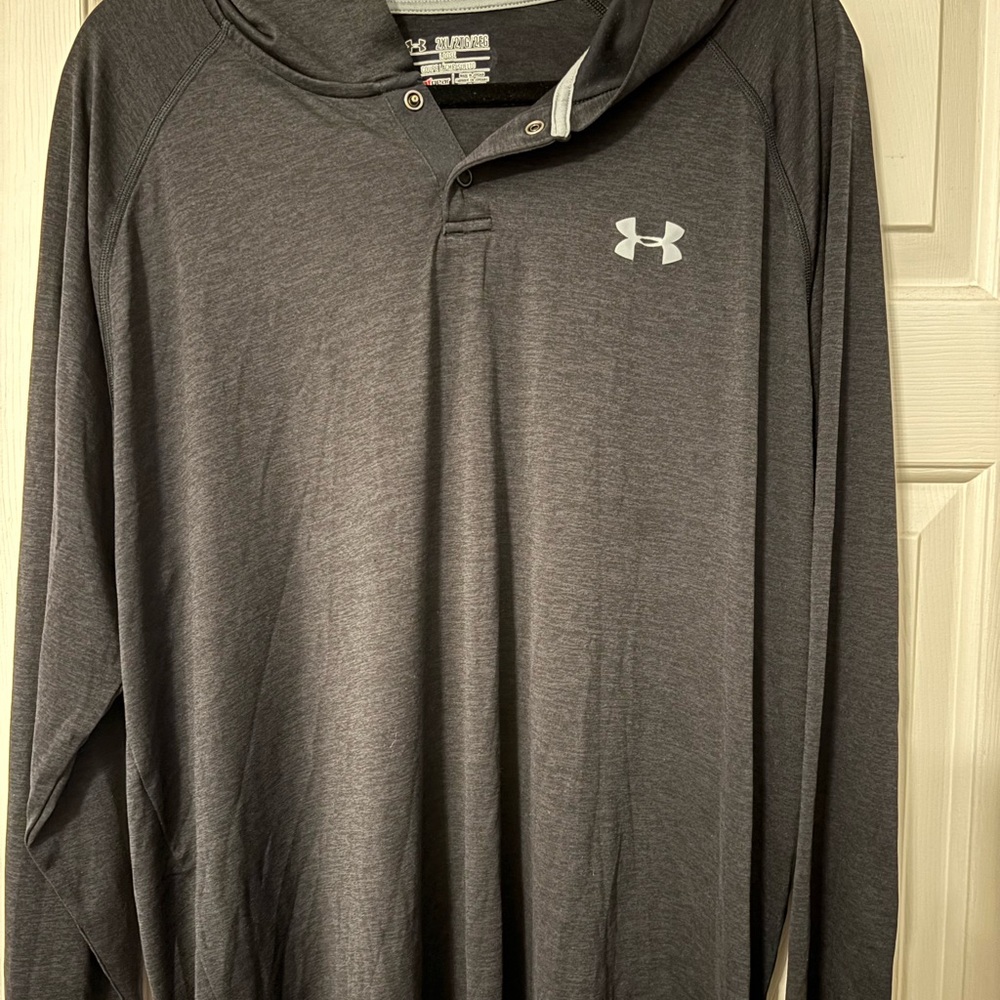 Under Armour pullover XXL with hood